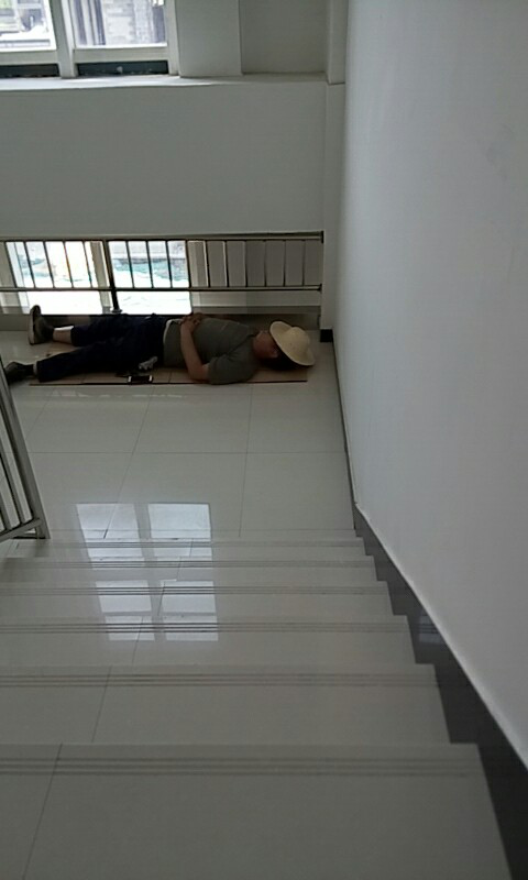 “烈日當(dāng)空，干活依然不放松”——記維珂瑞北京藥廠安裝現(xiàn)場(chǎng)